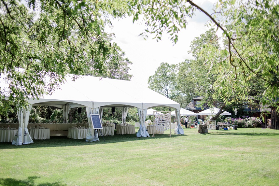 Dundas-outdoor-tent-wedding-photographer-backyard-niagara-karina-anne-photography_0069