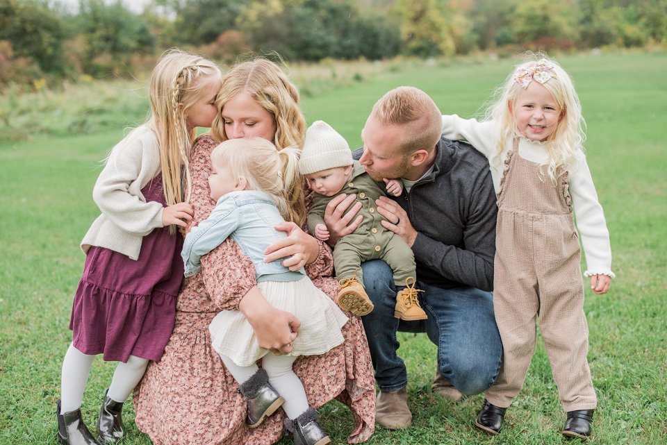 fall family newborn photos, outdoor, waterdown photographer